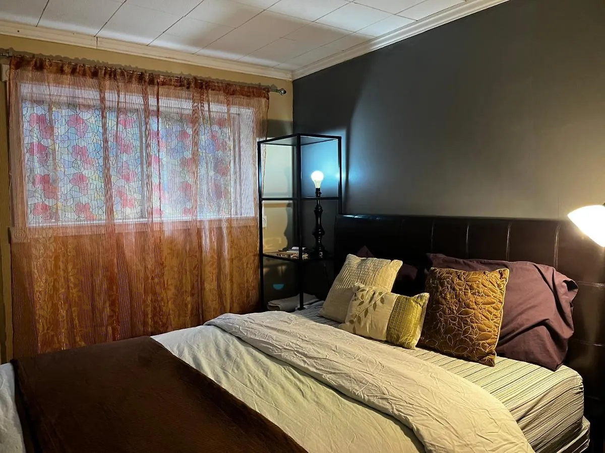 Beautiful Room Close Airport! Calgary 0*,  Canada