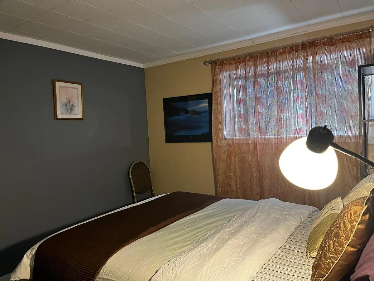 Homestay Beautiful Room Close Airport! Calgary