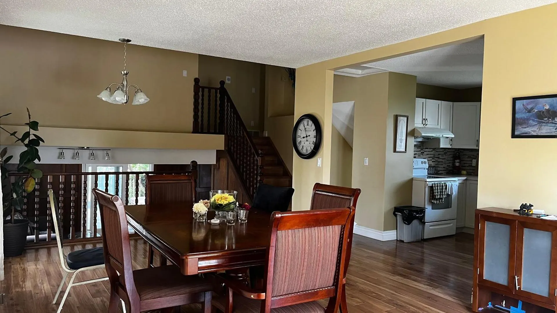 Beautiful Room Close Airport! Calgary Homestay