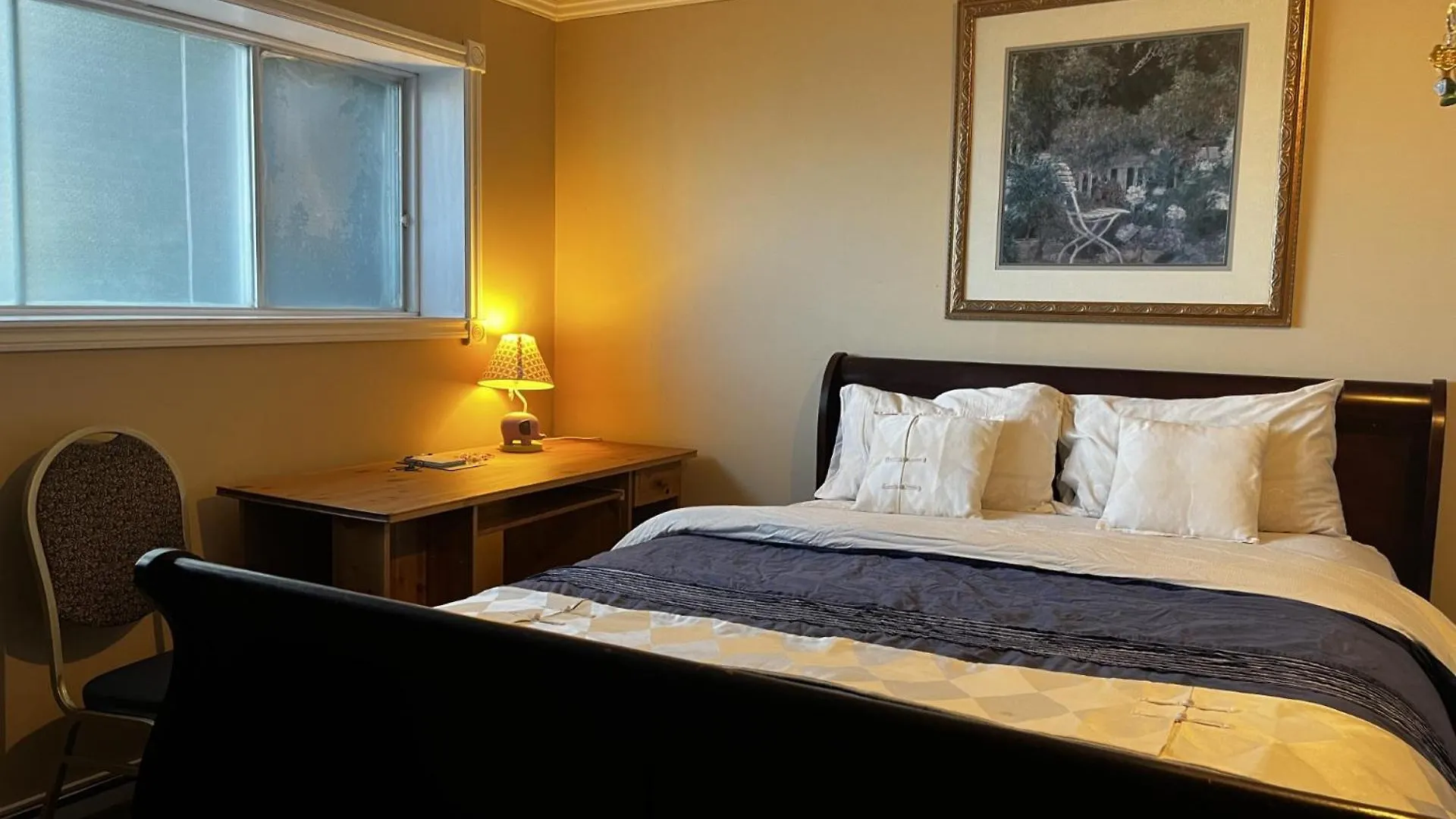 Beautiful Room Close Airport! Calgary Canada