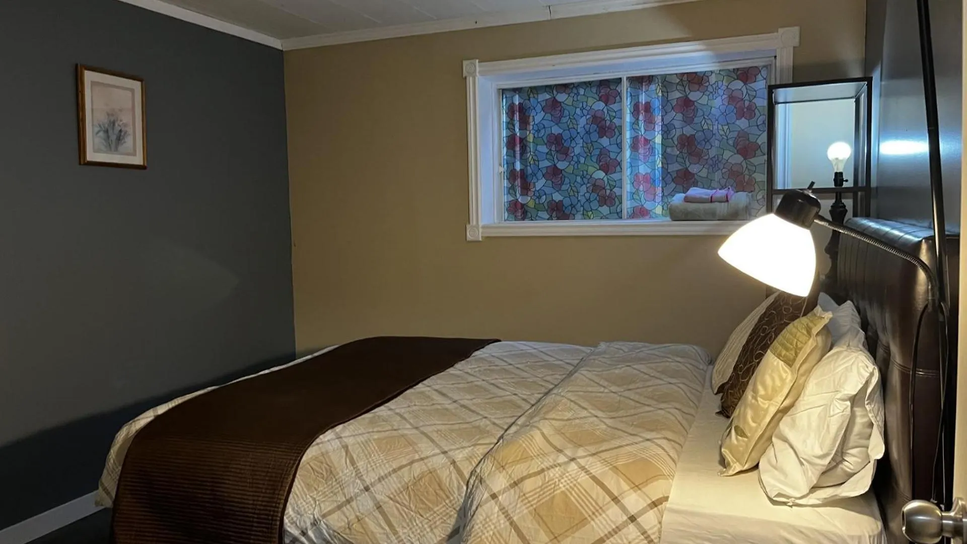 Beautiful Room Close Airport! Calgary