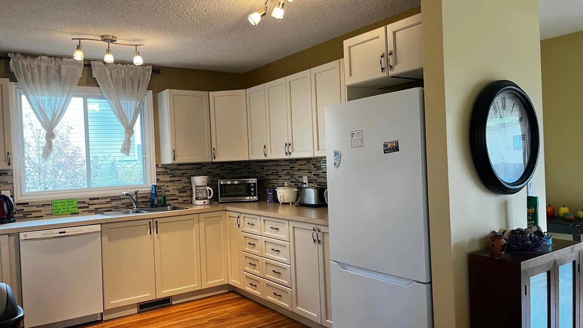 Homestay Beautiful Room Close Airport! Calgary